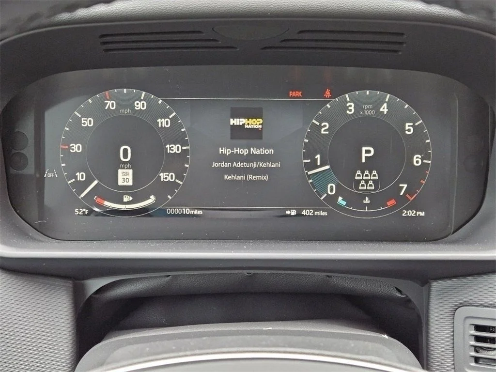 Used 2025 Black Land Rover Dynamic SE image 14