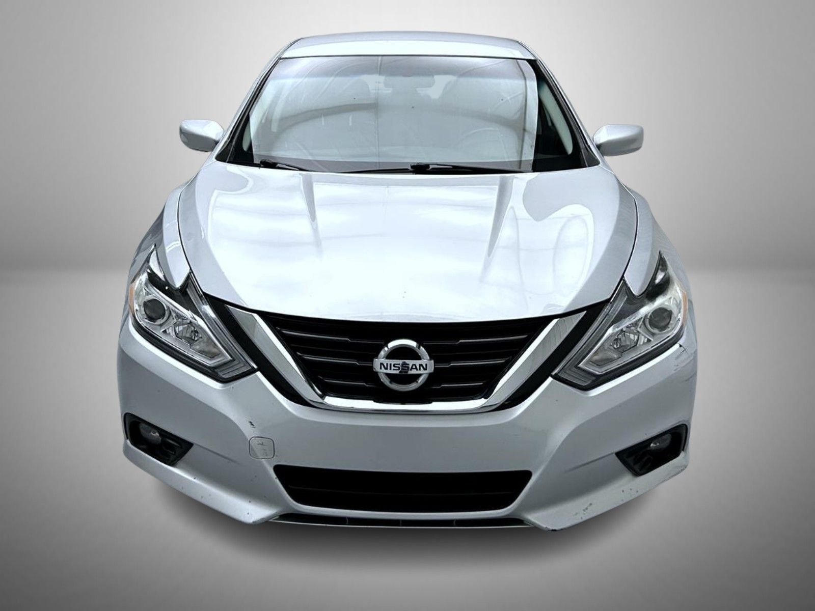 Used 2017 Silver Nissan 2.5 SV image 2