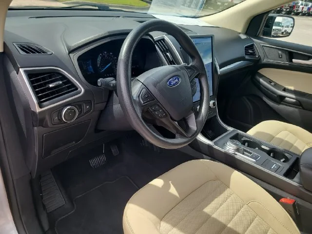 Used 2024 Silver Ford SE image 18