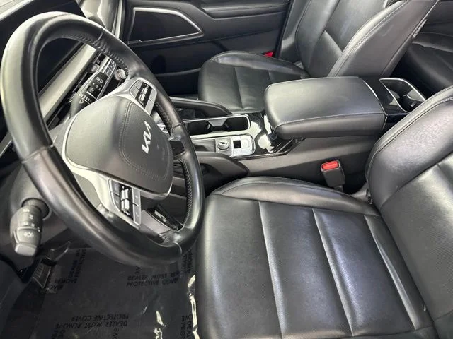 Used 2025 Black Kia S image 22