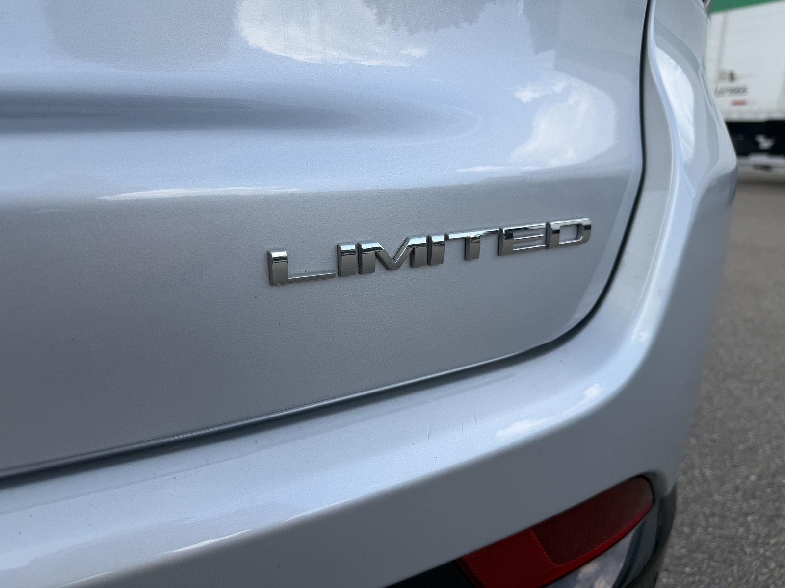 Used 2025 Silver Zynith Metallic Clearcoat Jeep Limited image 23