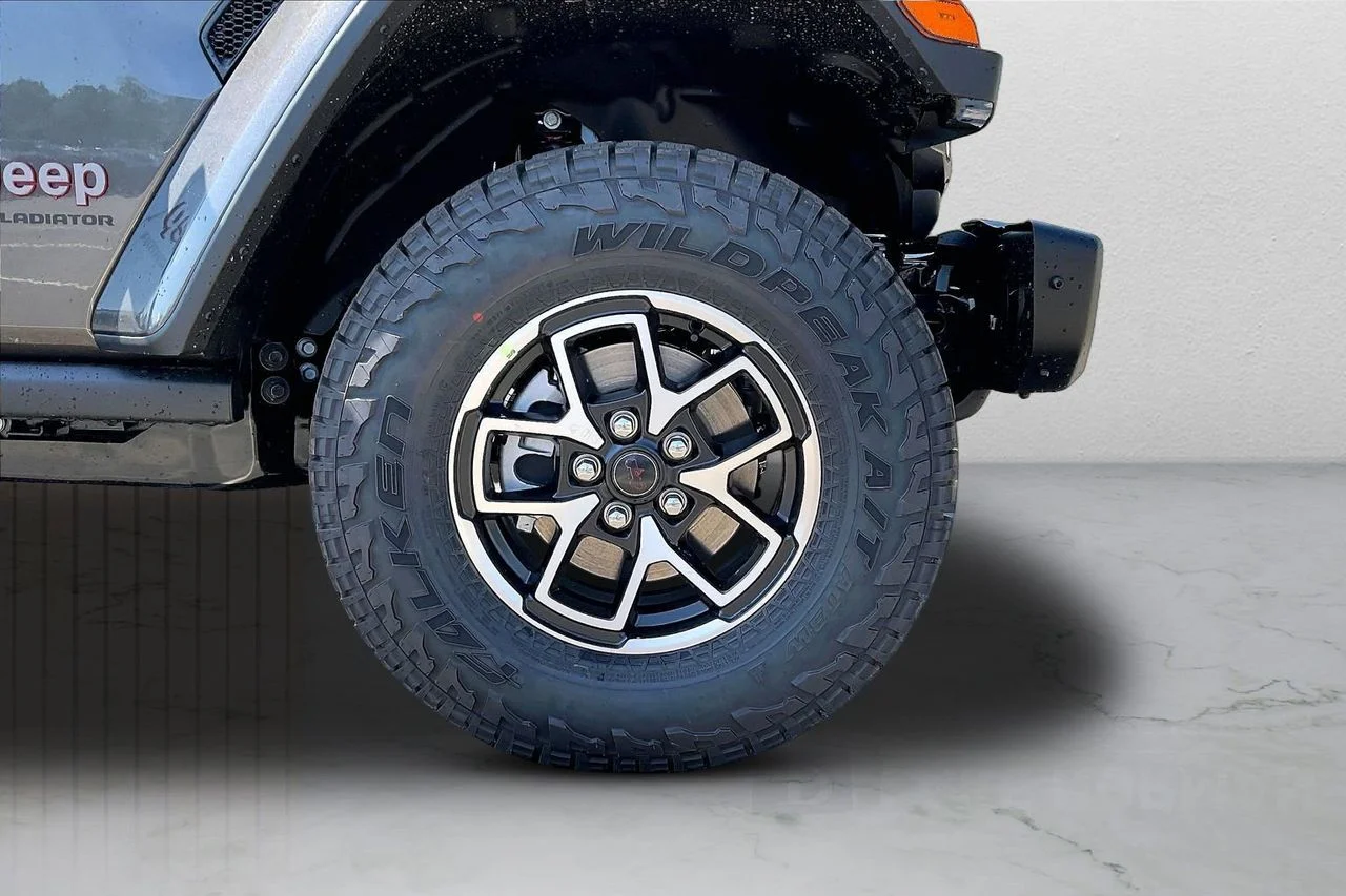 New 2026 Granite Crystal Metallic Clear-Coat Exterior Paint Jeep Rubicon X image 29
