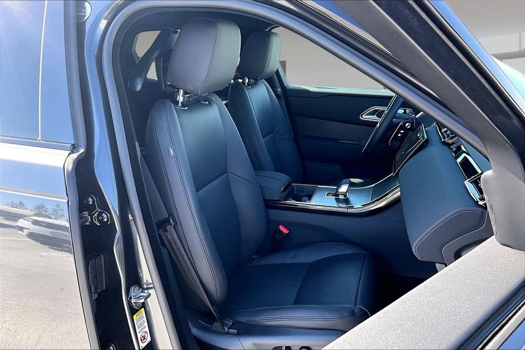 New 2026 CARPATHIAN GREY Land Rover S image 11