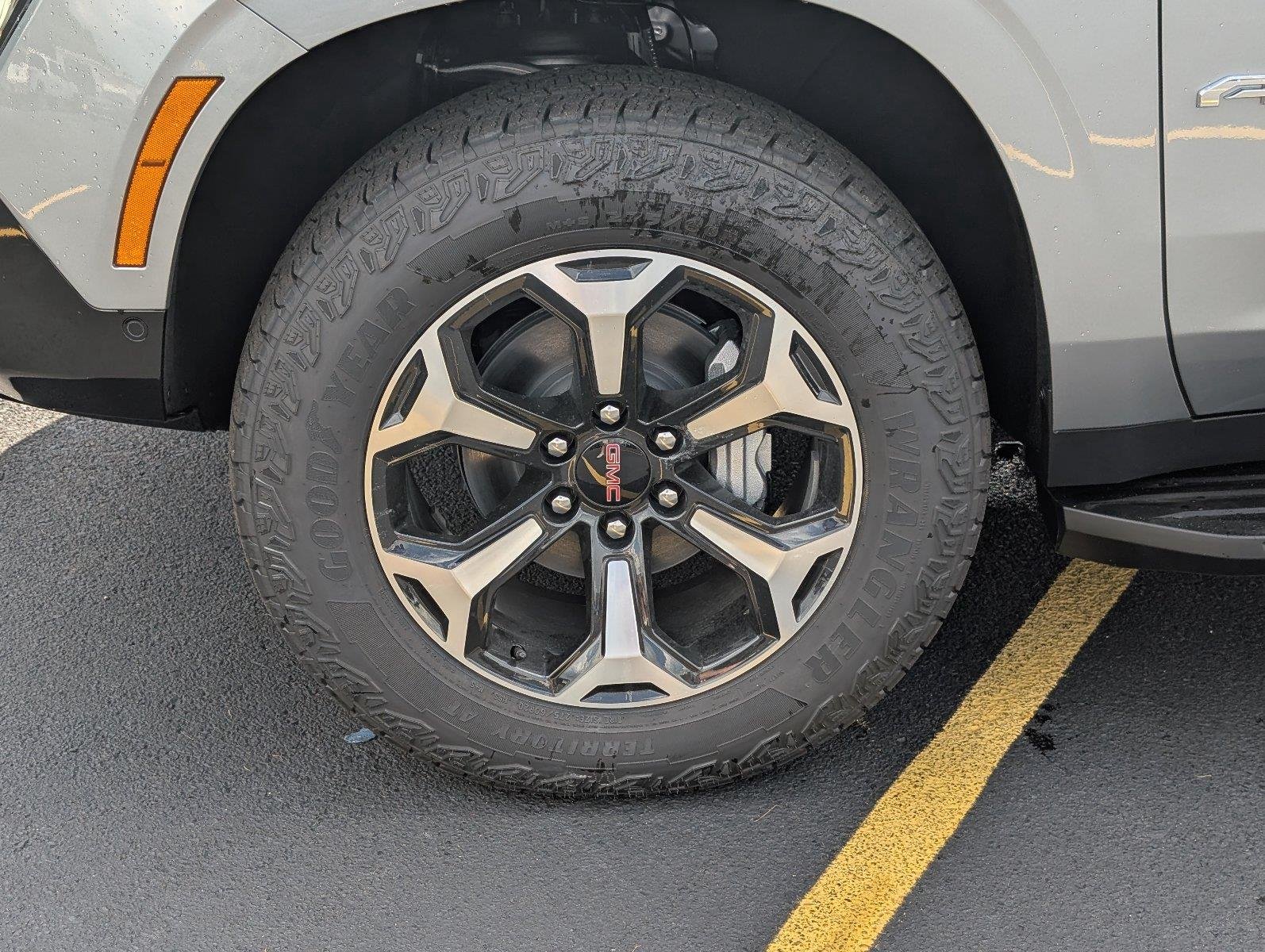 2026 GMC Yukon AT4 - Photo 9