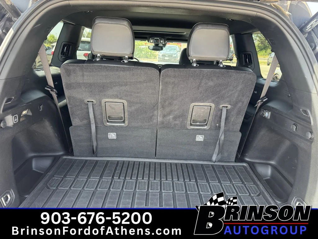 Certified Used 2023 Metallic Jeep Altitude image 9
