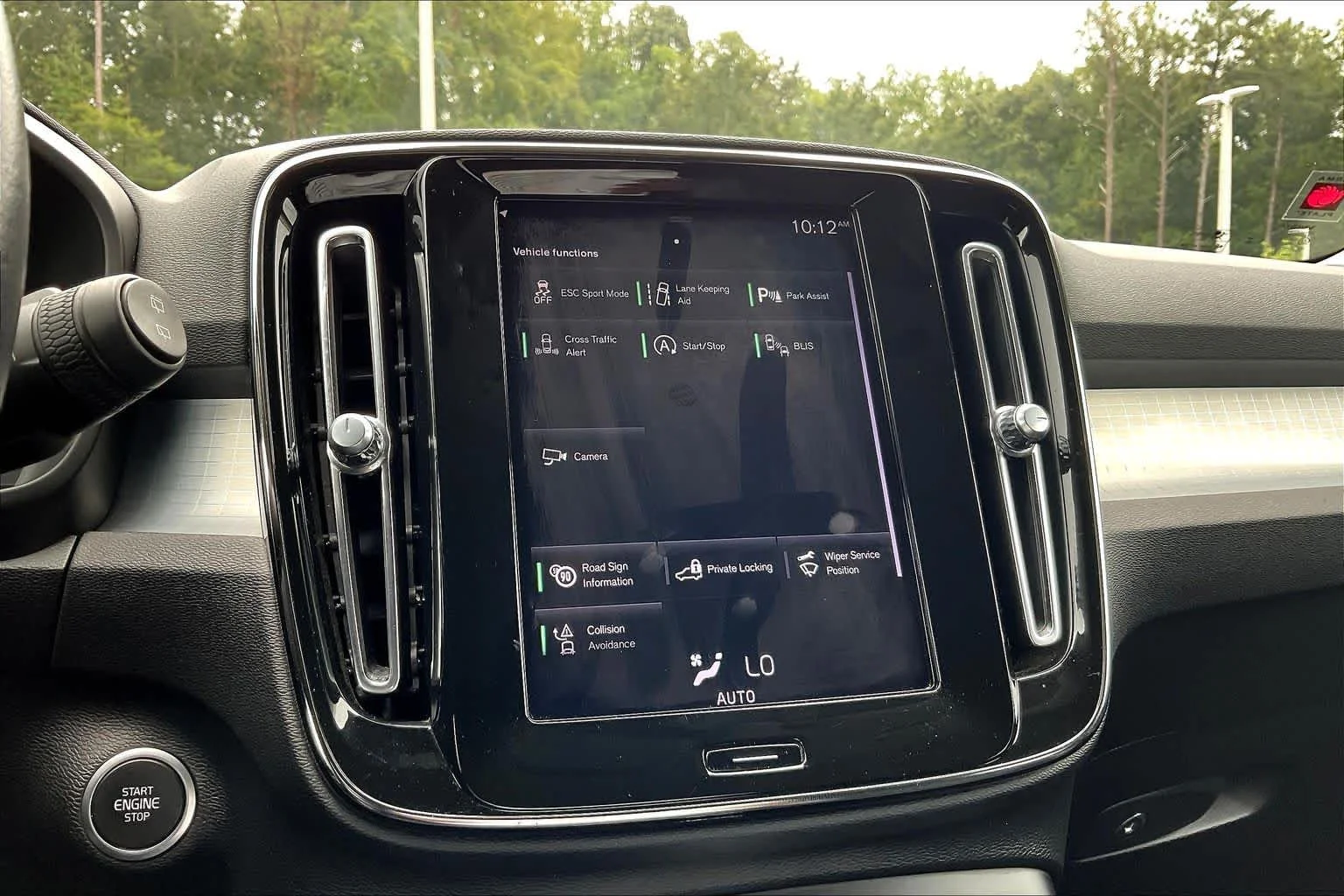 Used 2020 black Volvo Momentum image 31