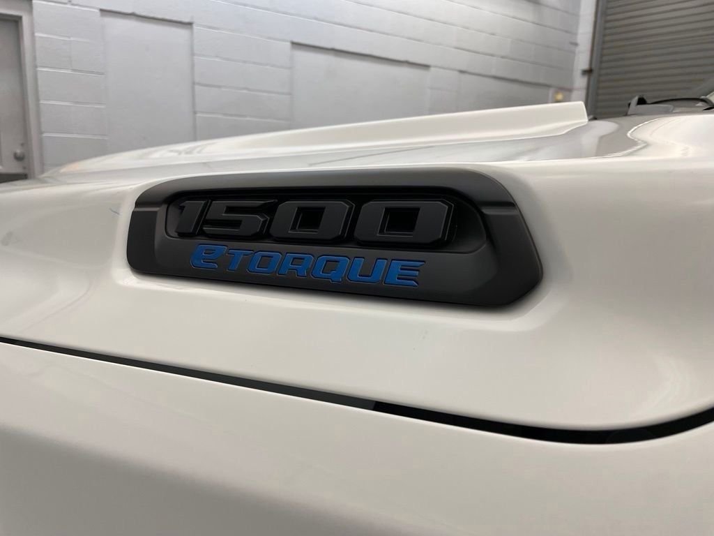 New 2026 Bright White Clear-Coat Exterior Paint RAM Tradesman image 9