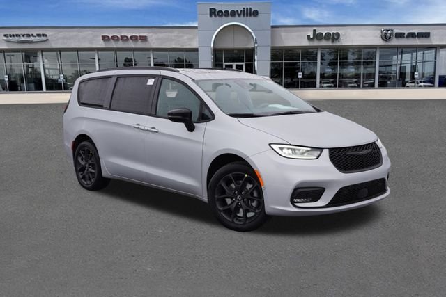 2026 Chrysler Pacifica Limited AWD's photo