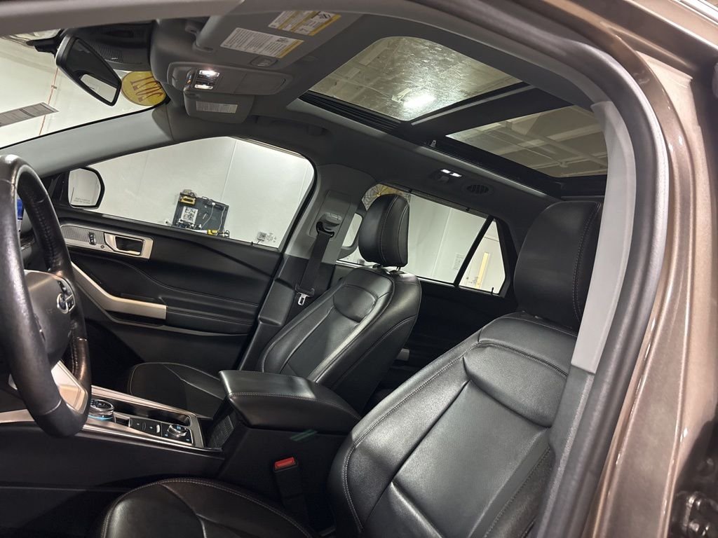 Used 2021 Gray Ford Limited image 29