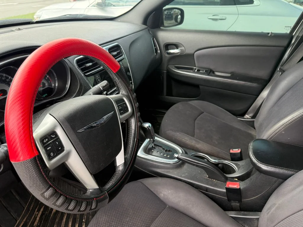 Used 2013 White Chrysler Touring image 23