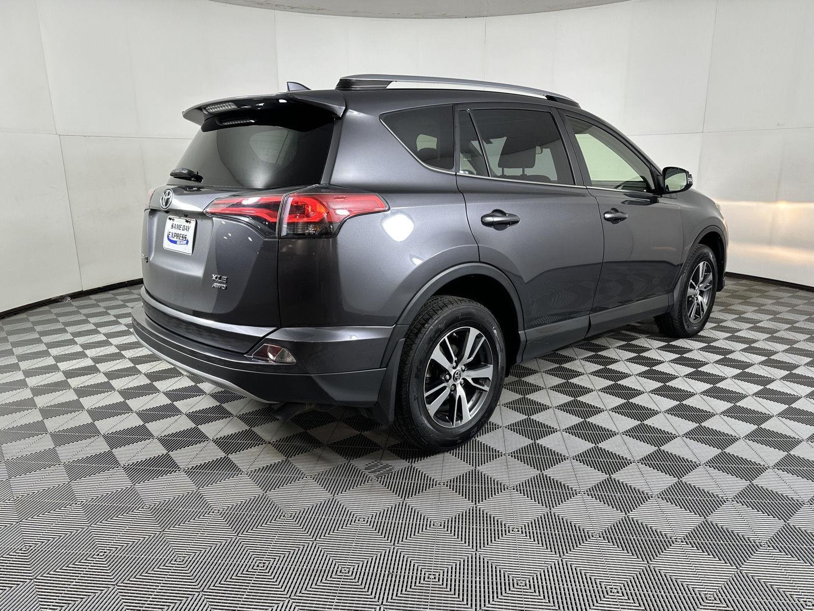 Used 2018 Magnetic Gray Metallic Toyota XLE image 11