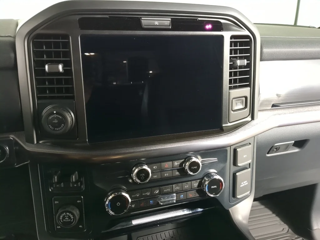 New 2026 Iconic Silver Metallic Ford Lariat® image 26