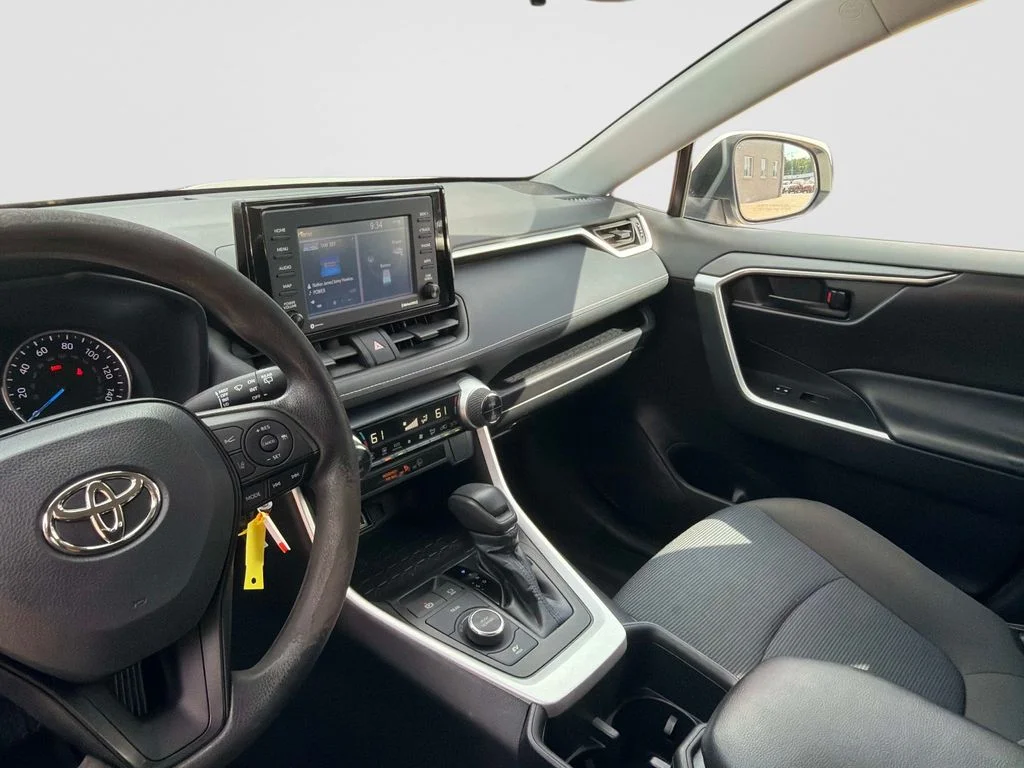 Used 2022 White Toyota LE image 27