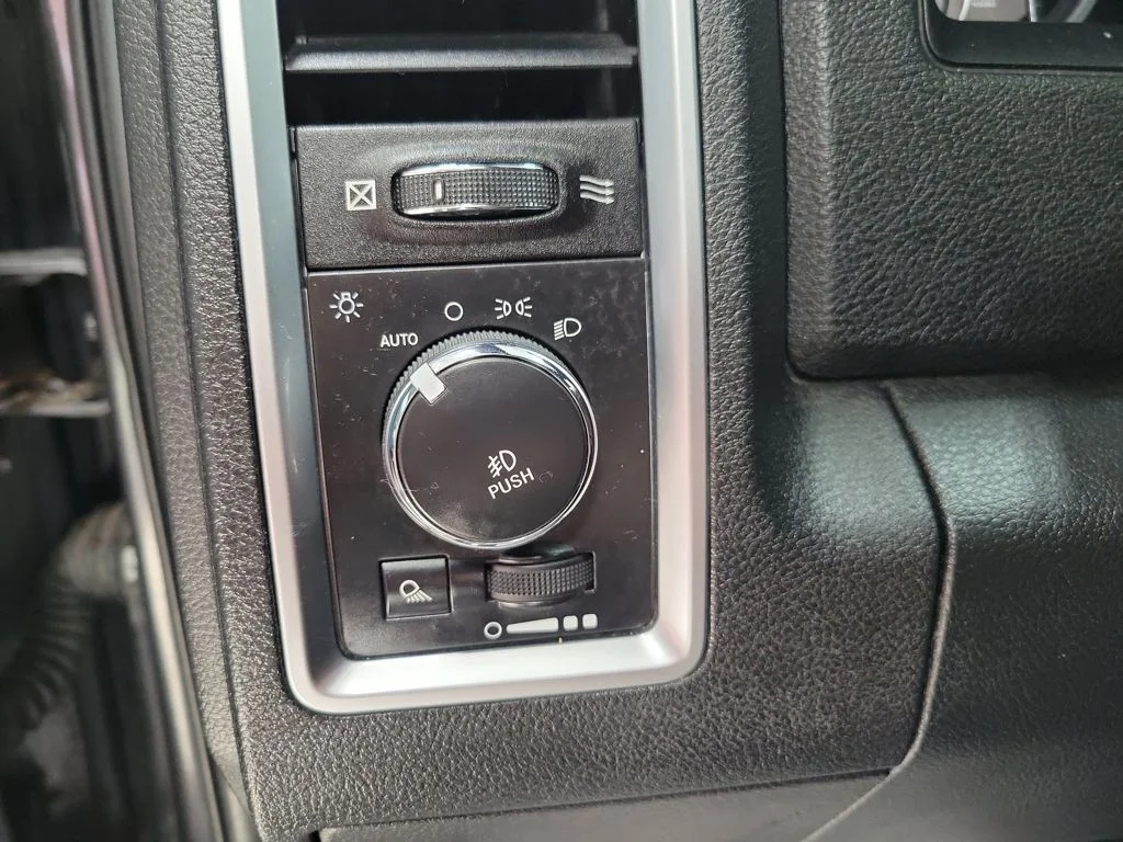 Used 2016 Gray Ram Laramie Longhorn image 38