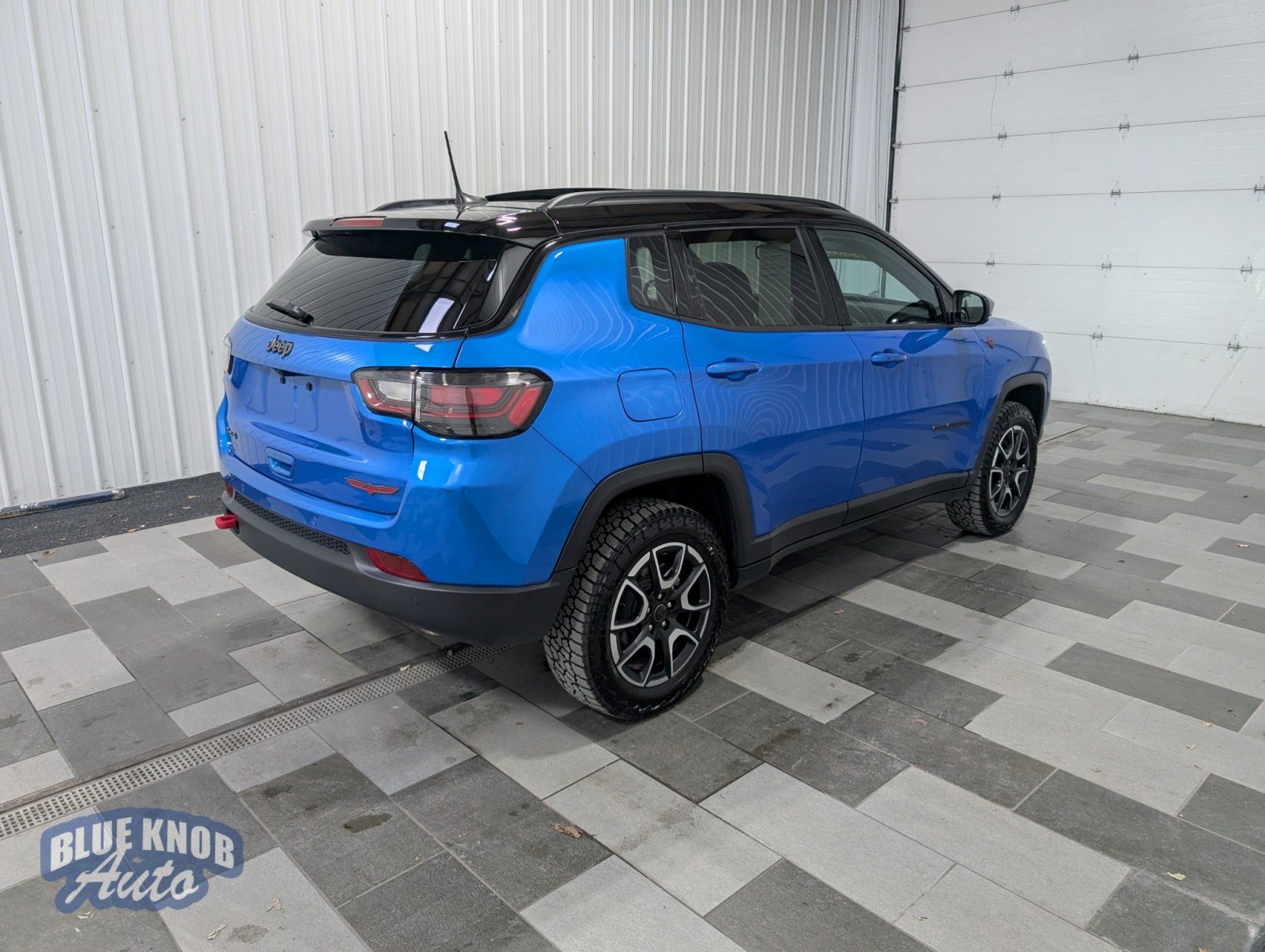 2025 Jeep Compass Trailhawk photo 4