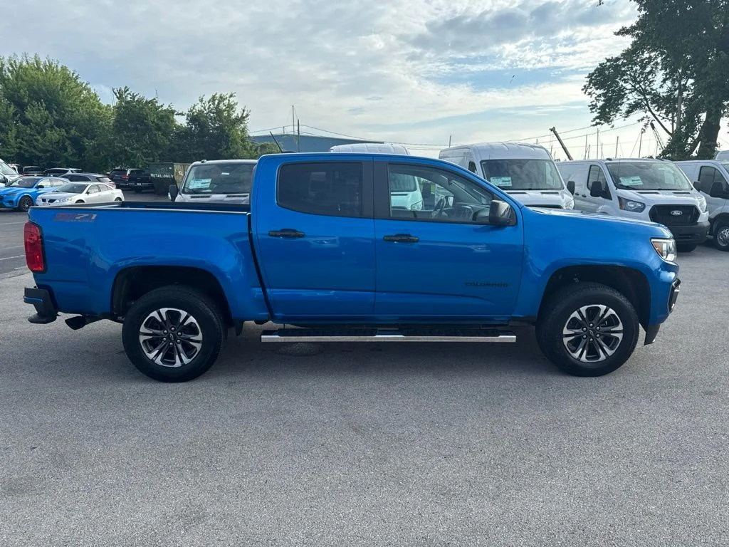 Used 2021 Blue Chevrolet Z71 image 2