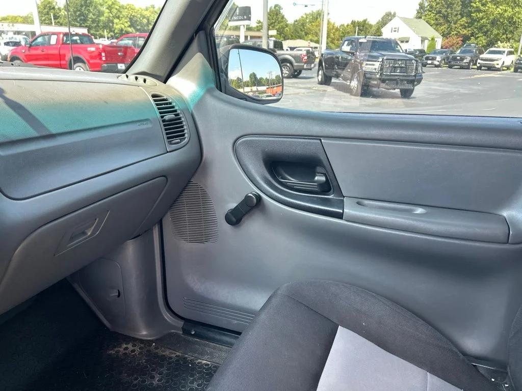 Used 2005 Black Ford  image 15