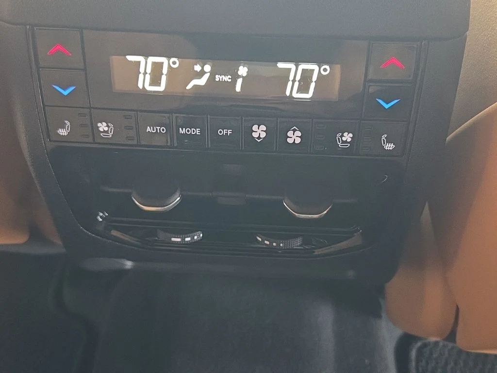 Used 2023 Black Jeep Summit image 27