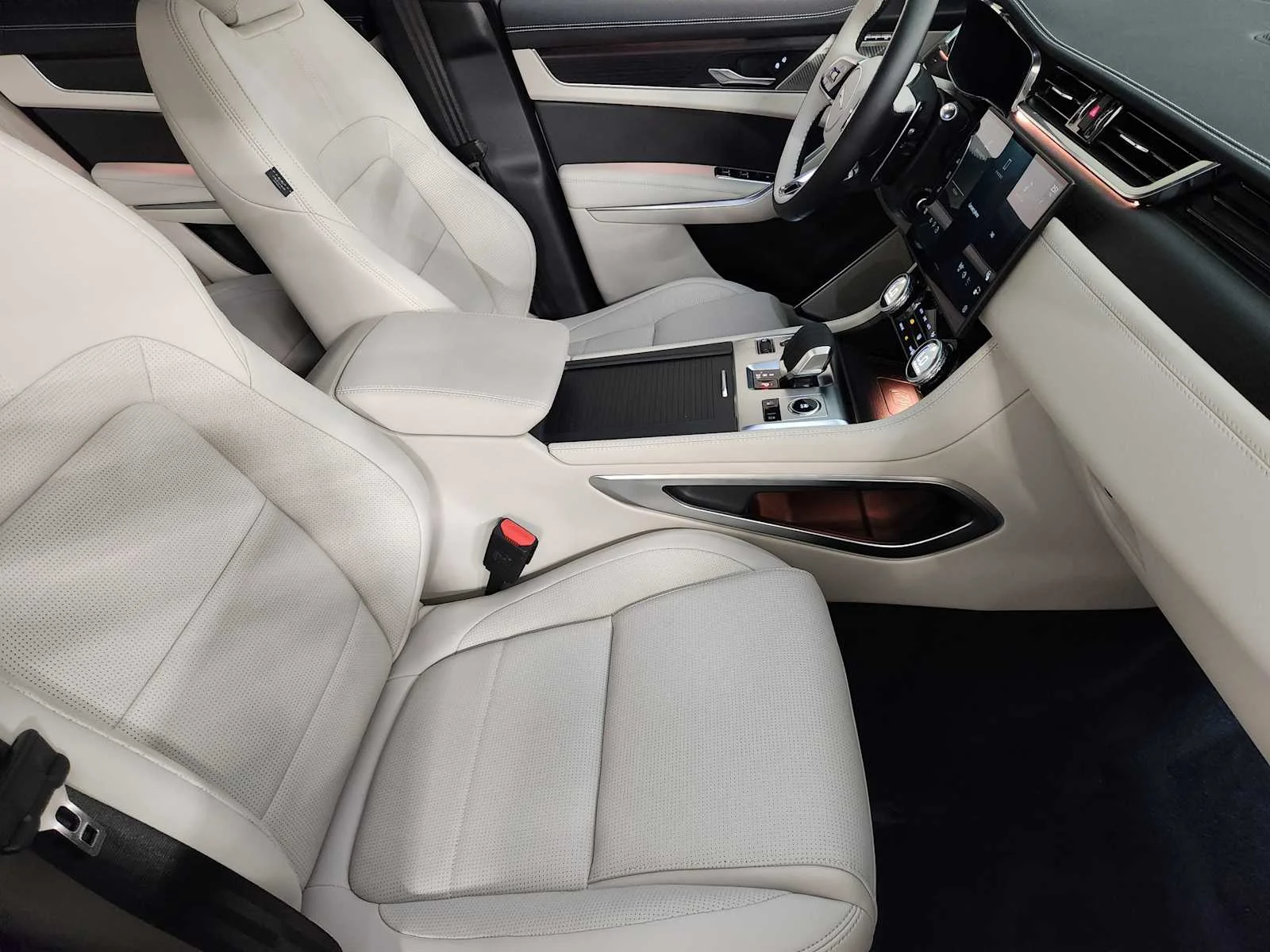 New 2026 Santorini Black Metallic Jaguar R-Dynamic S image 5