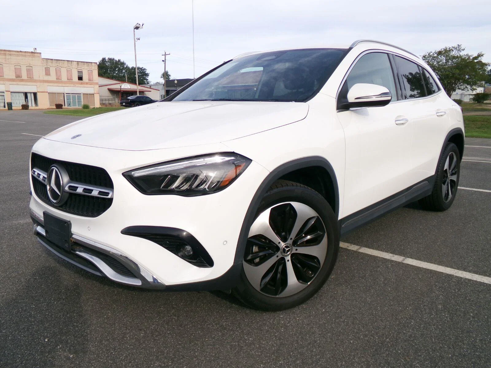 Used 2025 Polar White Mercedes-Benz GLA 250 image 1