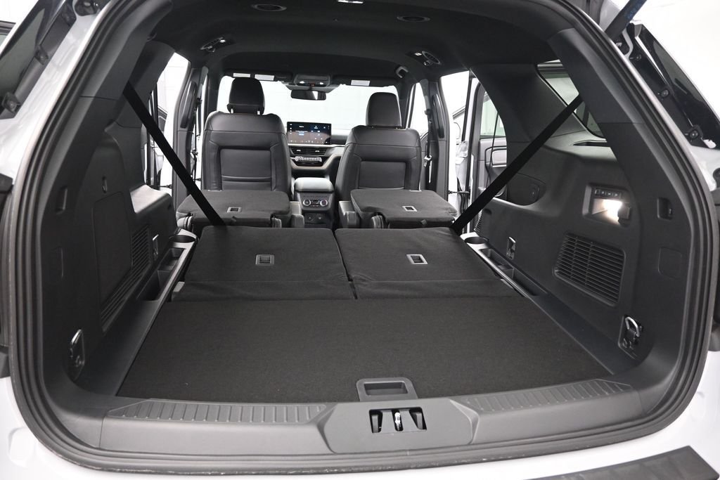 New 2026 Space White Metallic Ford Tremor image 23