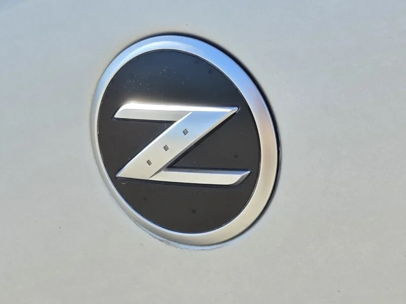 Used 2005 Chrome Silver Metallic NISSAN TOURING image 17
