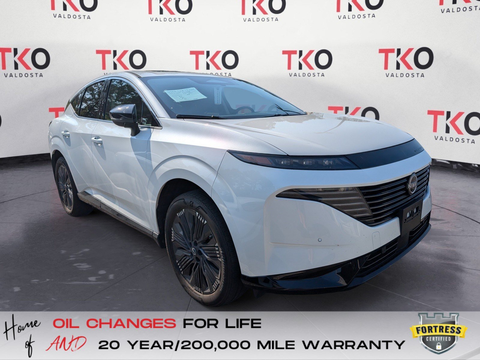 Used 2025 Everest White Pearl Tricoat Nissan Platinum image 1