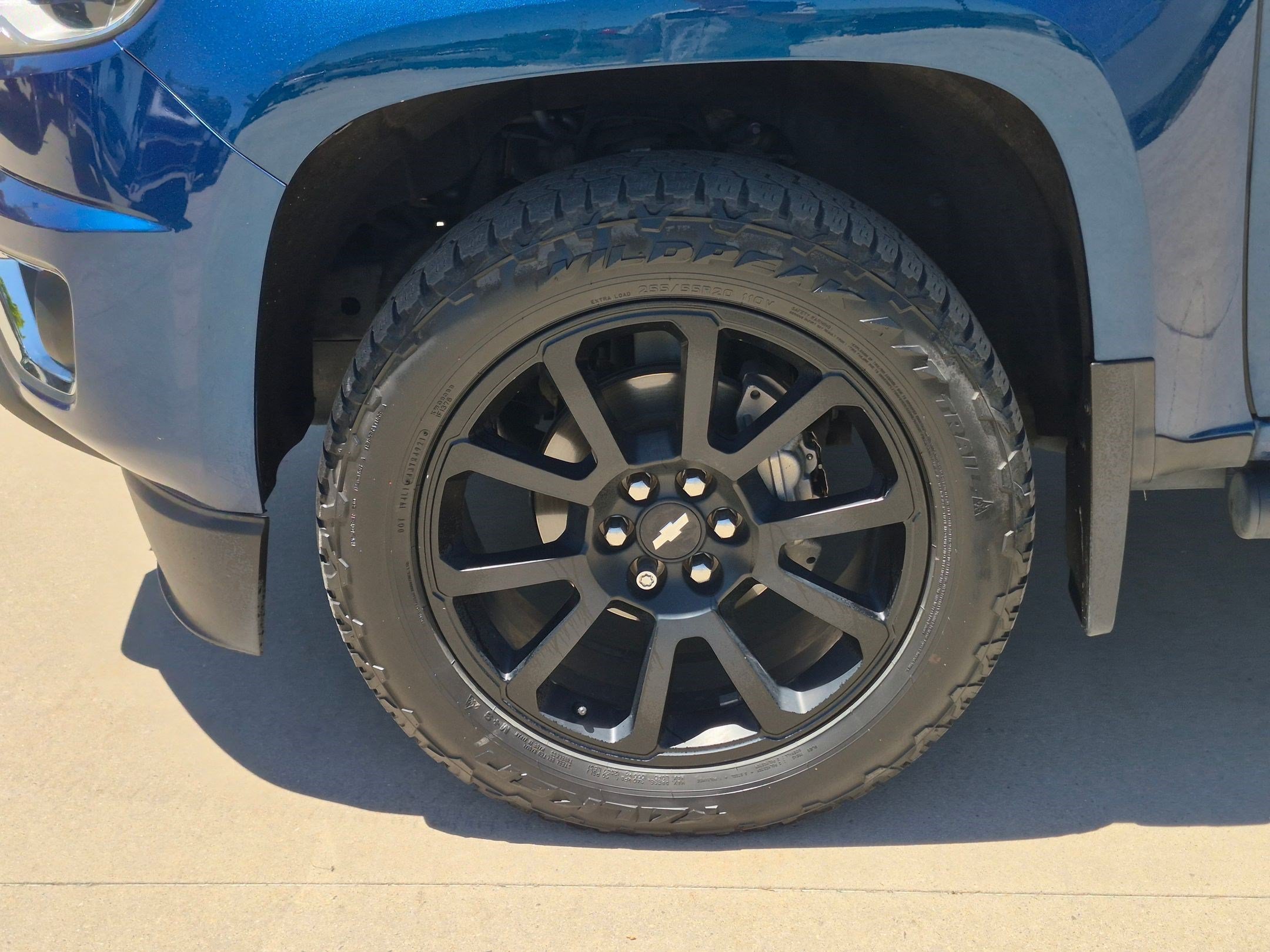 Used 2019 Pacific Blue Metallic Chevrolet 4WD LT image 10