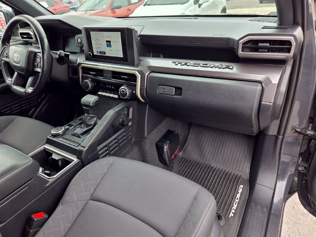 2025 Toyota Tacoma SR5 - Photo 18
