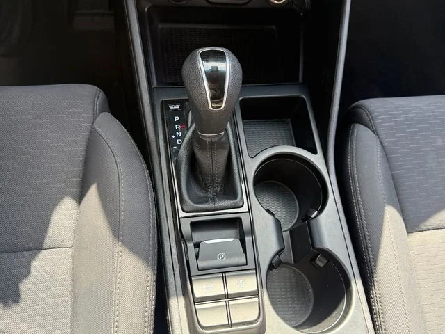 Used 2020 Black Hyundai SE image 25