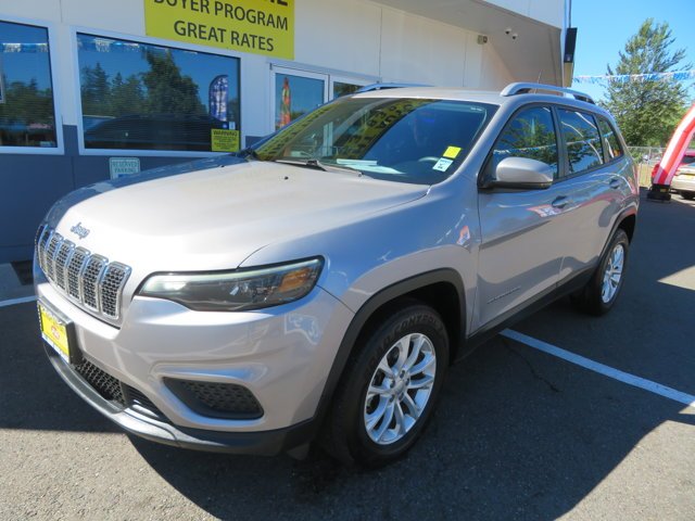 Used 2021 Billet Silver Metallic Clearcoat Jeep Latitude image 1