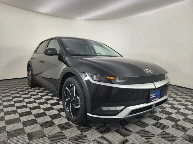 Used 2024 Black Hyundai SEL image 7