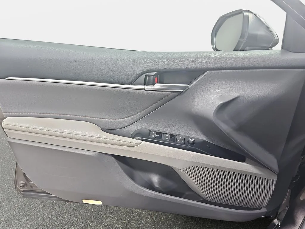 Used 2018 Brown Toyota XLE image 29