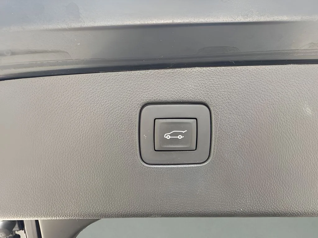 Used 2025 Black Buick Preferred image 21