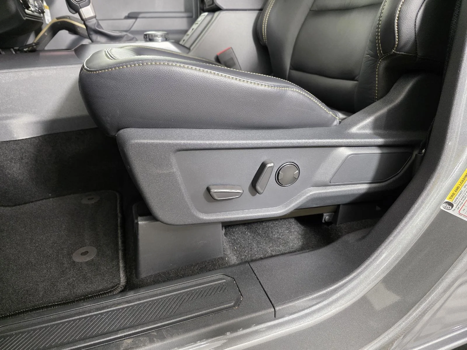 Used 2025 Carbonized Gray Metallic Ford Badlands image 13