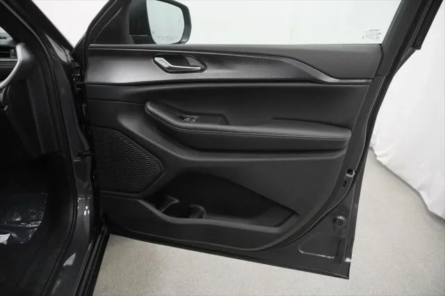 New 2026 Baltic Gray Metallic Clear-Coat Exterior Paint Jeep Laredo X image 34