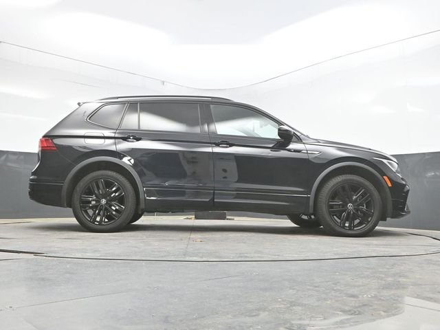 Used 2022 Black Volkswagen 2.0T SE R-Line Black image 32