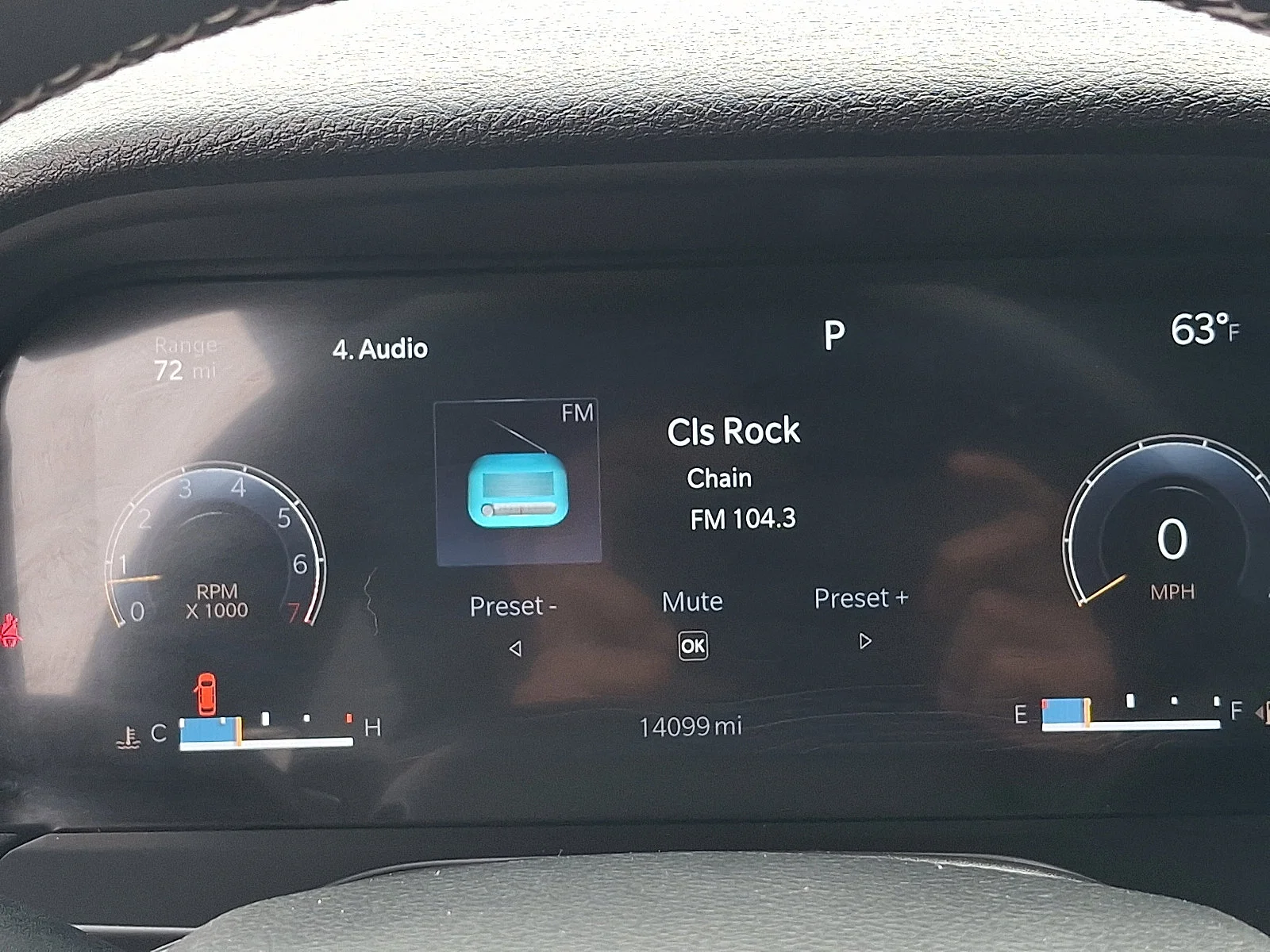 Used 2023 Diamond Black Crystal Pearlcoat Jeep Altitude image 21
