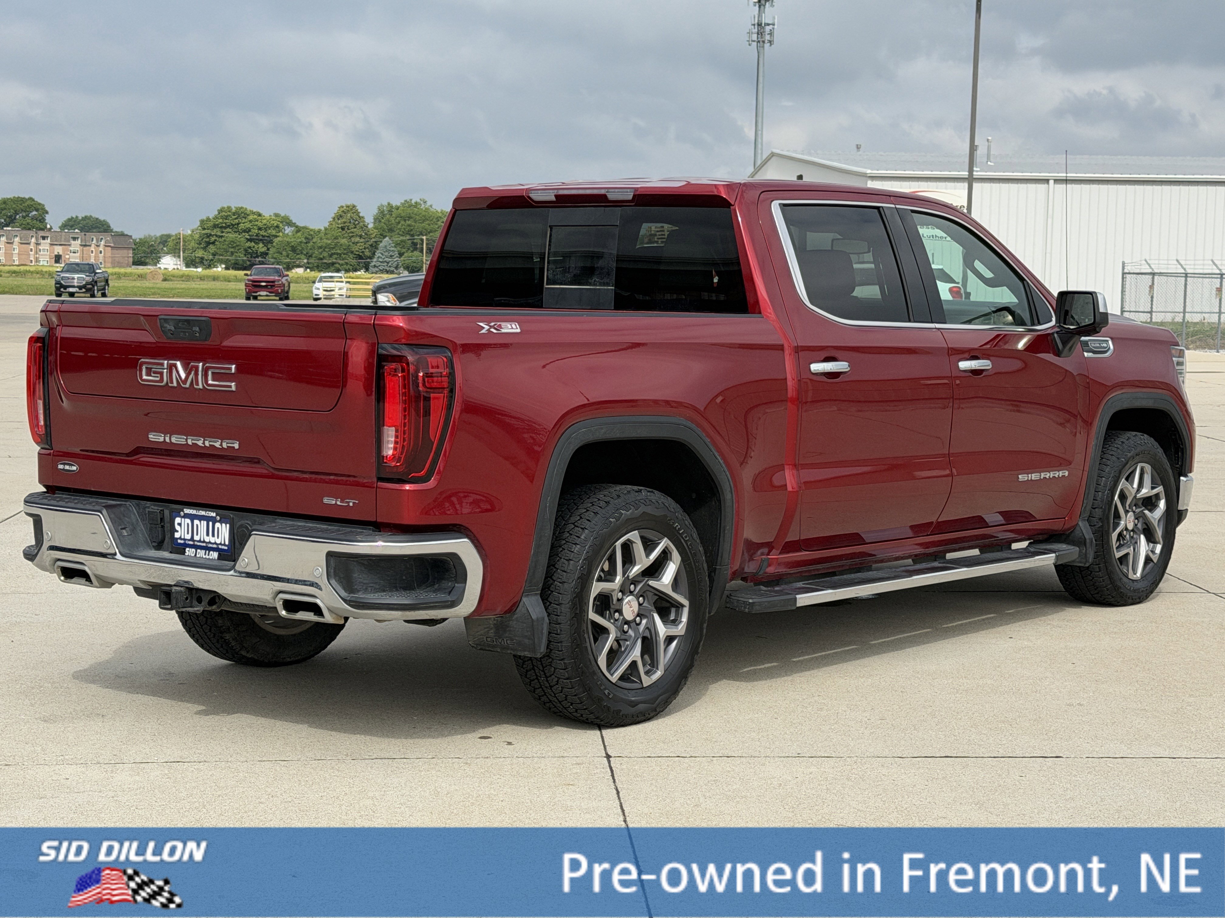 Used 2025 Volcanic Red Tintcoat GMC SLT image 4