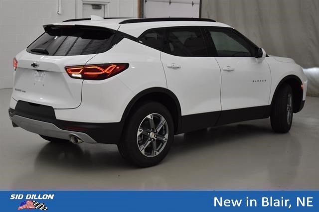 New 2026 Summit White Chevrolet 2LT image 12