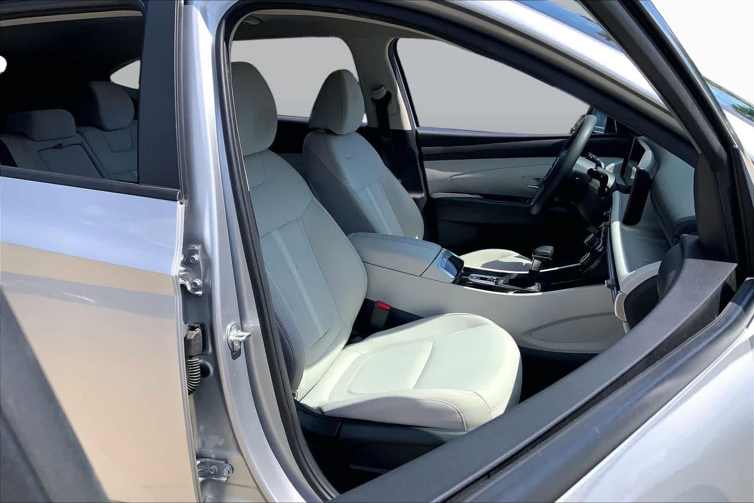 Used 2025 Shimmering Silver Hyundai SEL image 9