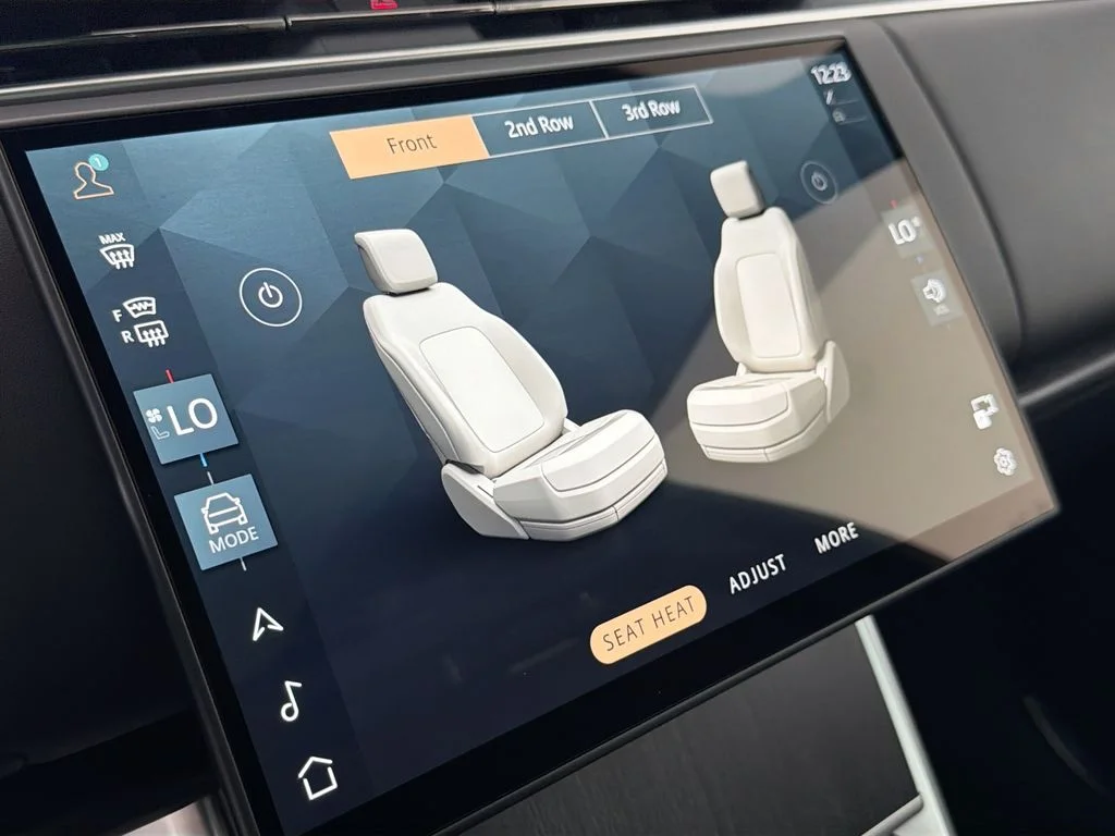 New 2026 Fuji White Land Rover SE 7 Seats image 21