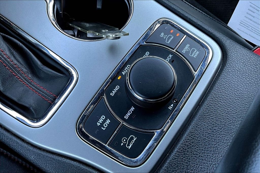 Used 2019 Silver Jeep Trailhawk image 16