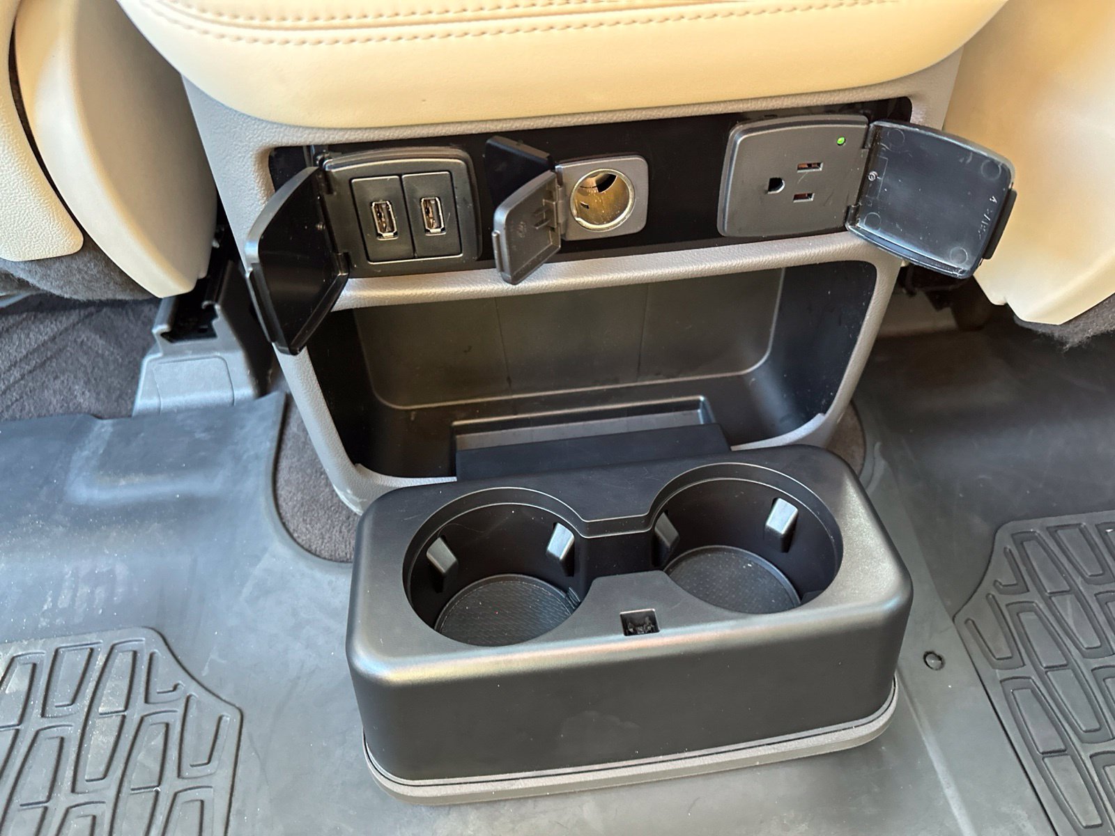 Used 2019 White Lincoln Reserve image 24