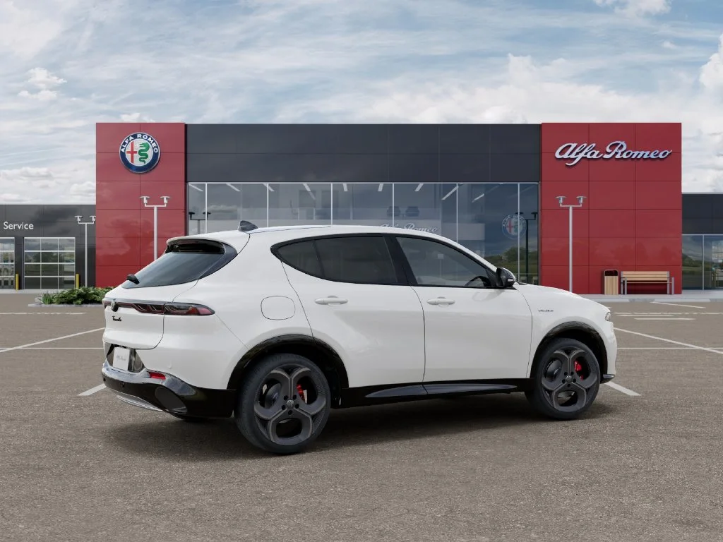 New 2026 Milano White Exterior Paint Alfa Romeo Base image 4
