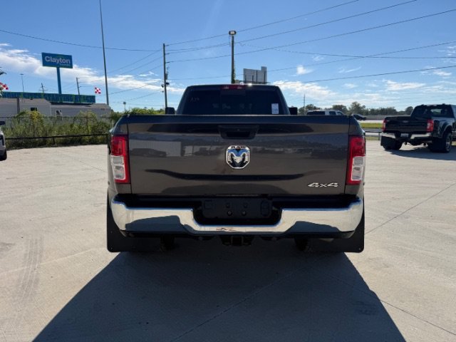 Used 2022 Granite Crystal Metallic Clearcoat Ram Tradesman image 4