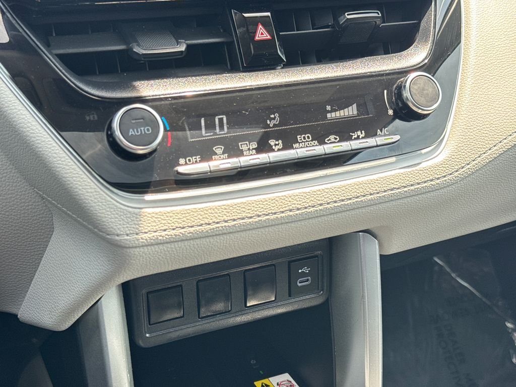 Used 2023 Off-white Toyota LE image 25