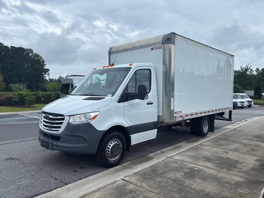 Used 2021  Freightliner w/ 16
