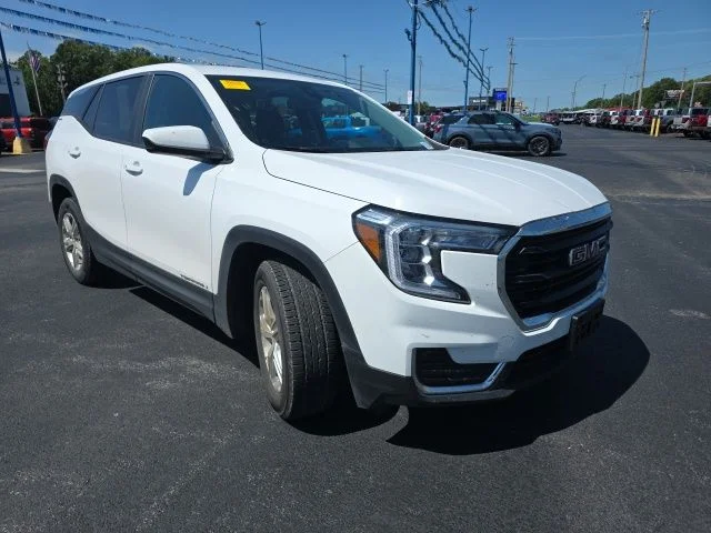 Used 2024 Summit White GMC SLE image 3