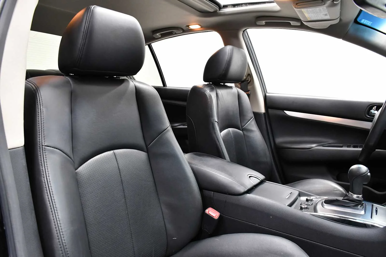 Used 2015 Black Obsidian INFINITI  image 22